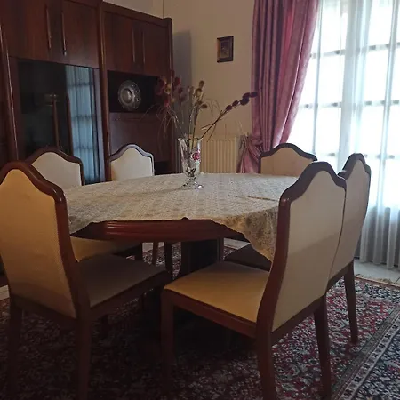 Mika's Samesa House Leonídion