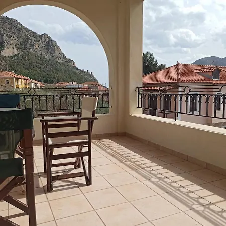 Mika's Samesa House Apartamento Leonídion