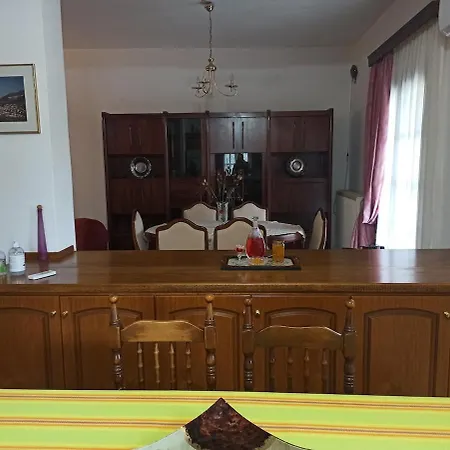 Mika's Samesa House * Leonídion