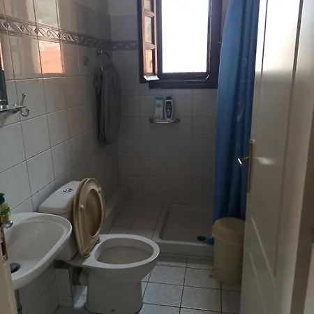 Mika's Samesa House Apartamento Leonídion